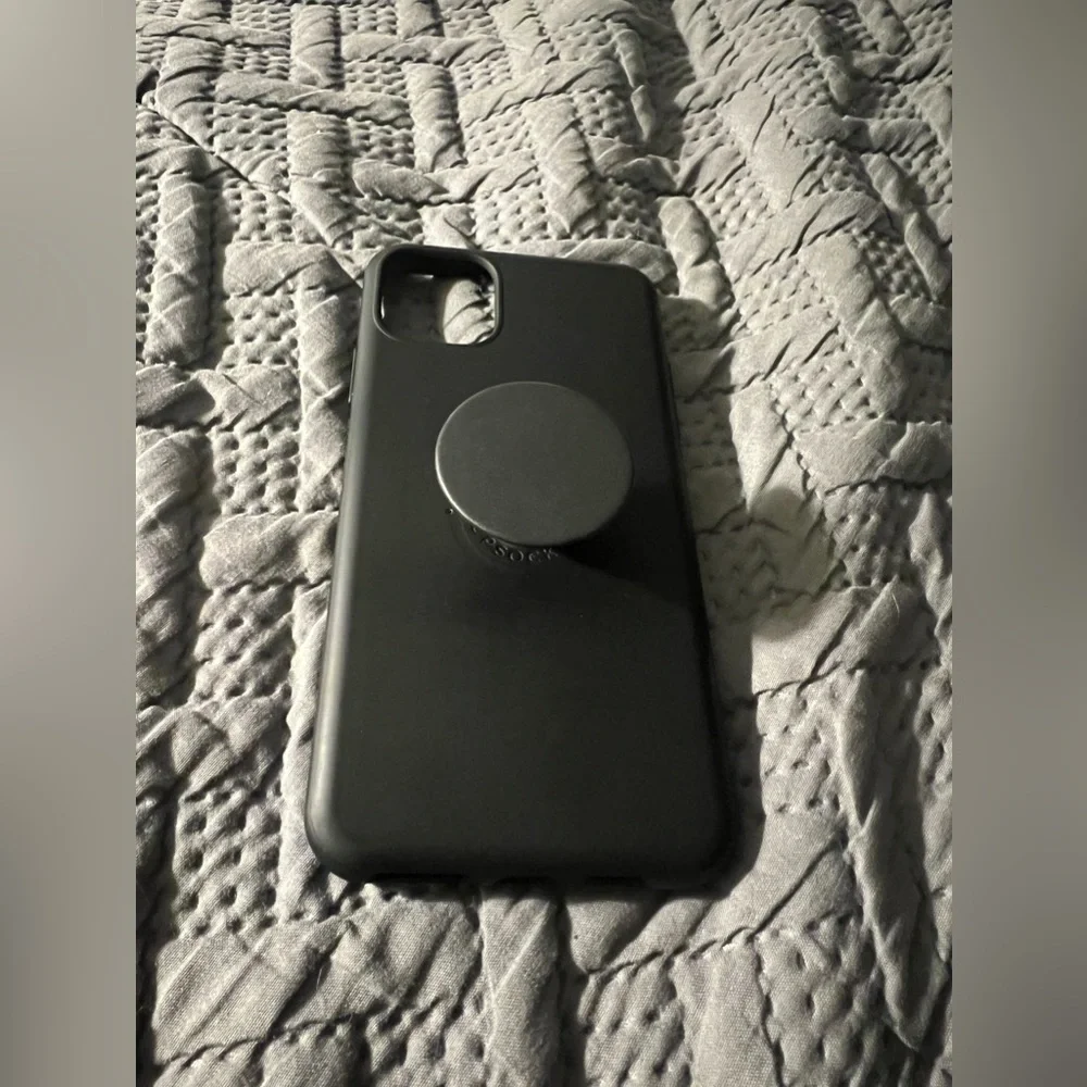 iPhone 11 Pro Max OtterBox Pop Socket Phone Case - Black